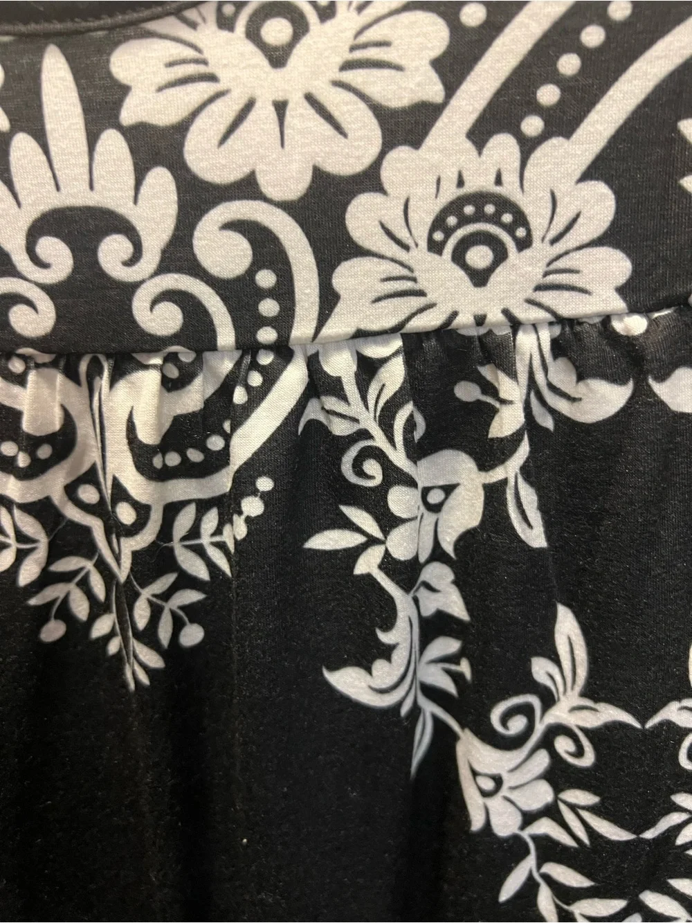 Black & White Floral Print Short Sleeve Top - Picture 2 of 4